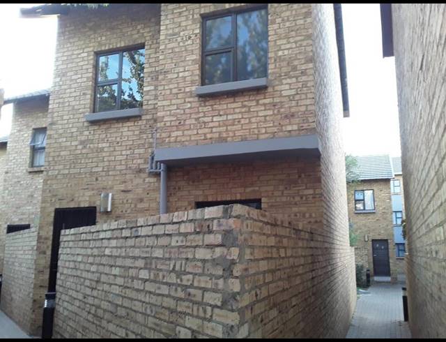 2 BEDROOM PROPERTY TO RENT IN ROOIHUISKRAAL NORTH